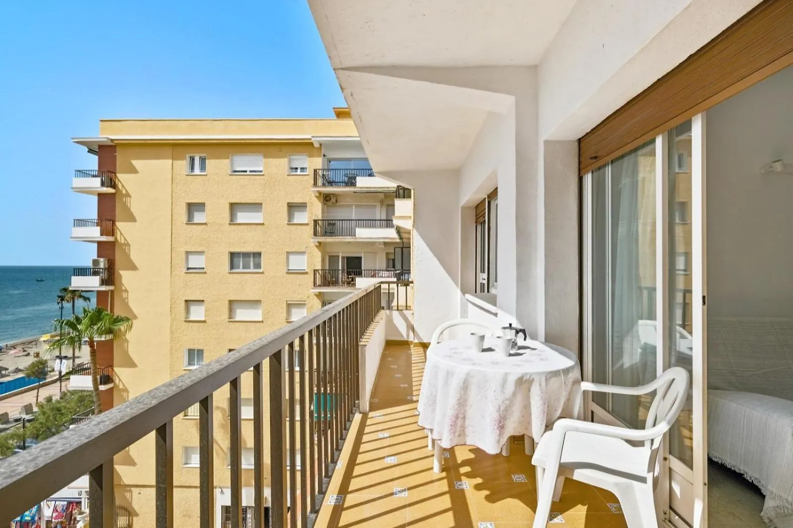 Apartamento Piso con piscina frente a la playa en Fuengirola España