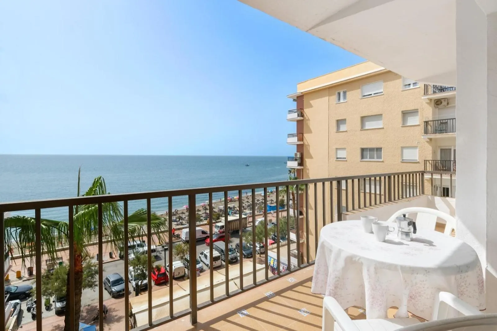 Apartamento Piso con piscina frente a la playa en Fuengirola España
