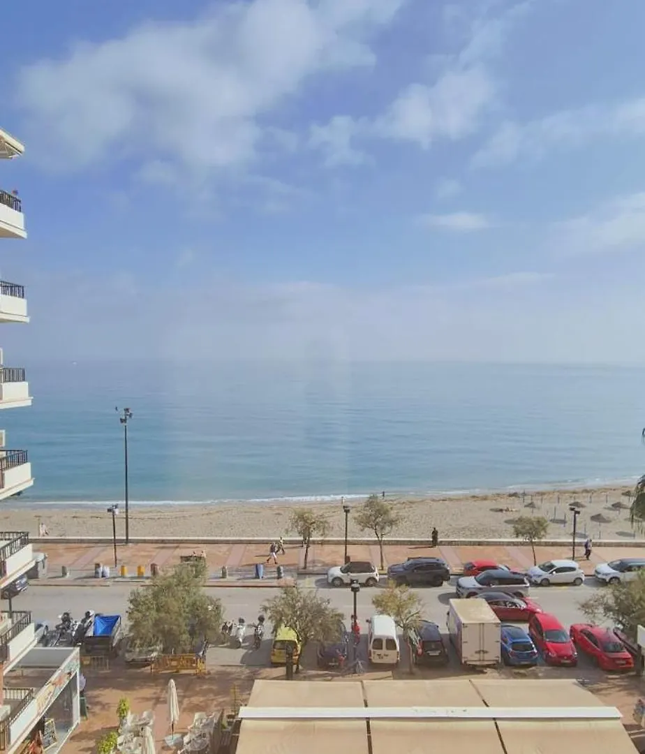 Apartamento Piso con piscina frente a la playa en Fuengirola 0*,  España